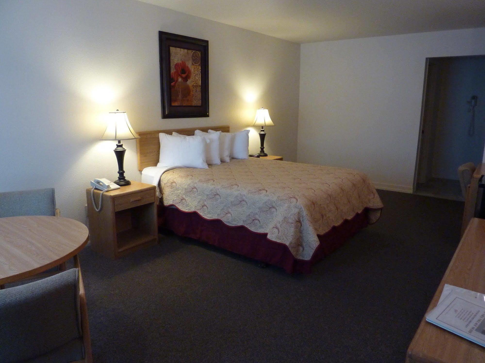 Mill Village Motel Eatonville Bagian luar foto