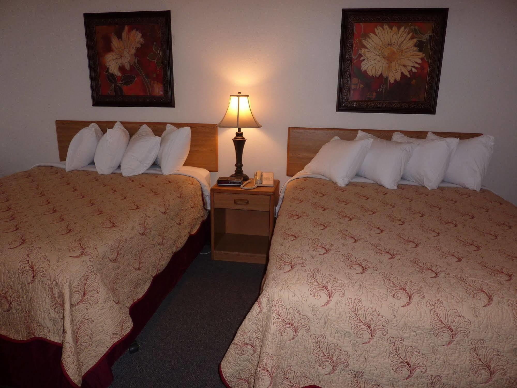 Mill Village Motel Eatonville Bagian luar foto