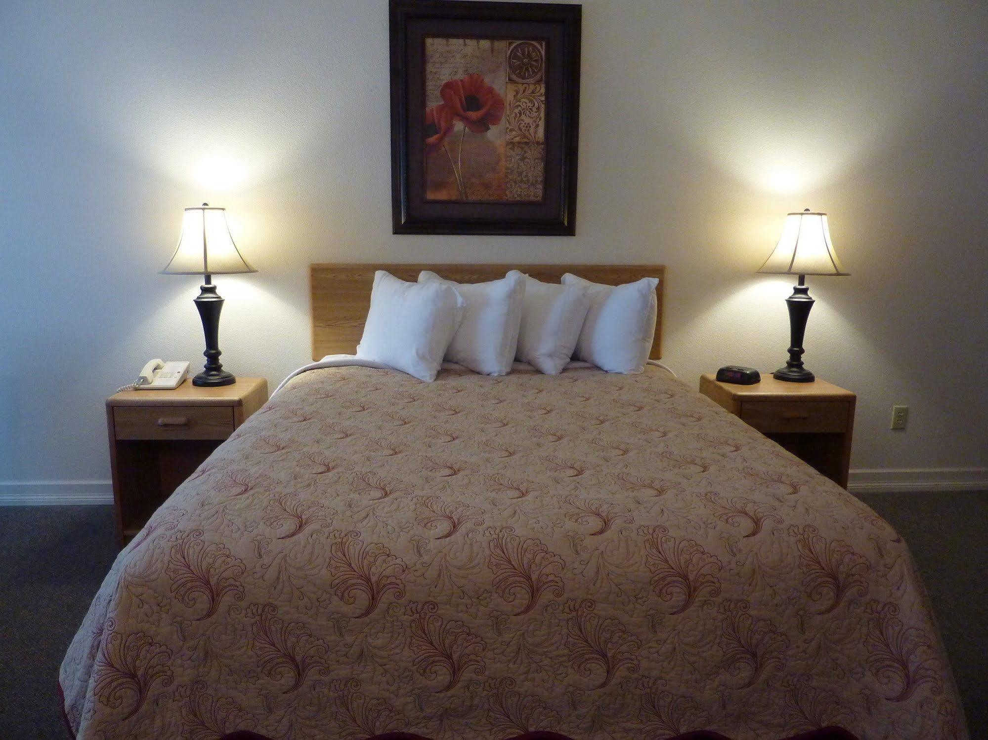 Mill Village Motel Eatonville Bagian luar foto