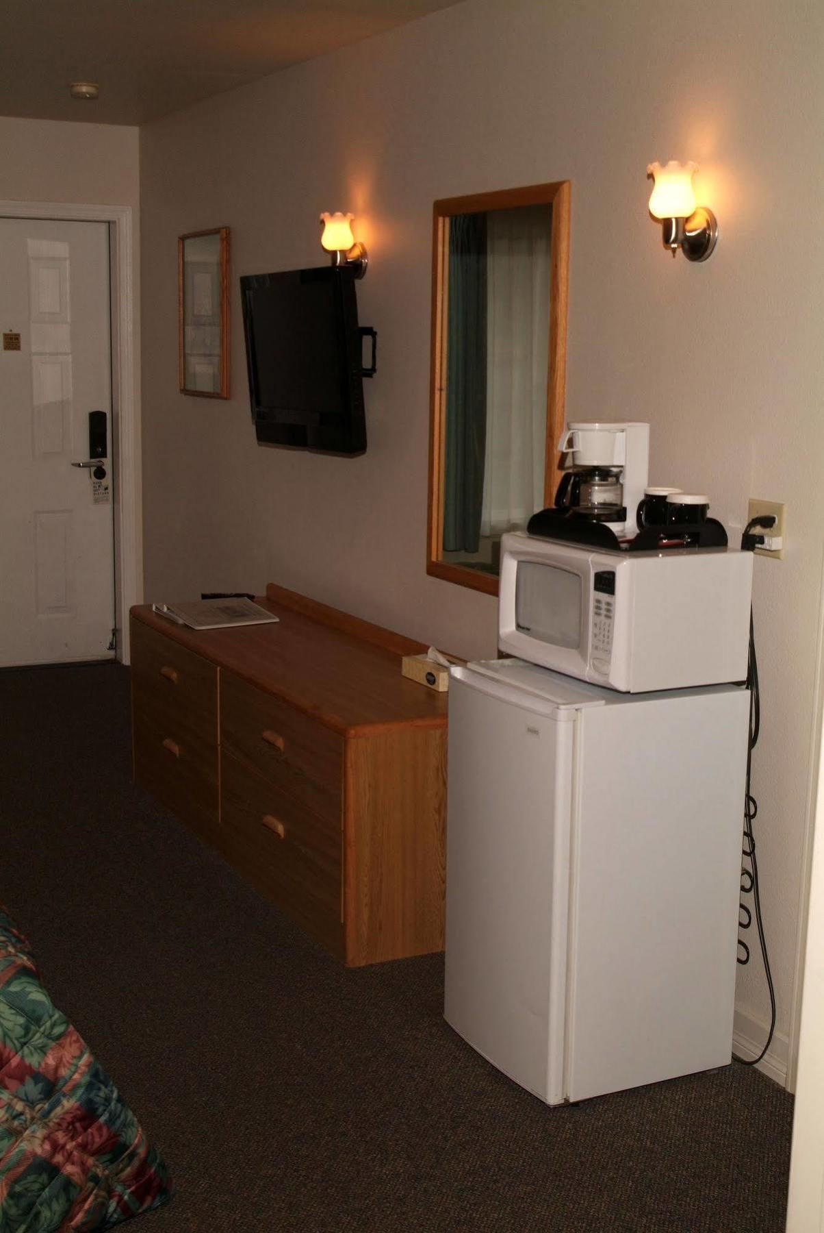 Mill Village Motel Eatonville Bagian luar foto